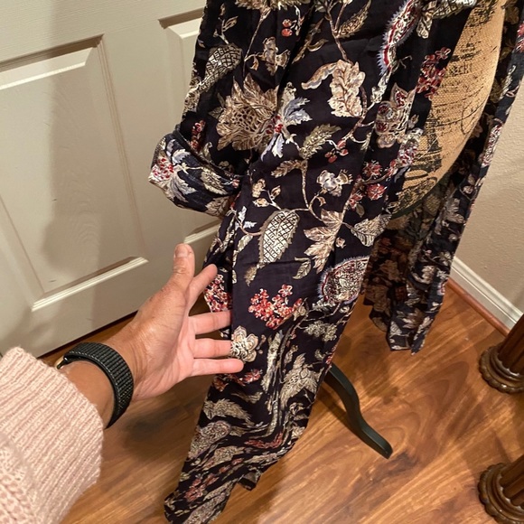 Floral printed collared midi dress with ti… - Picture 8 of 11